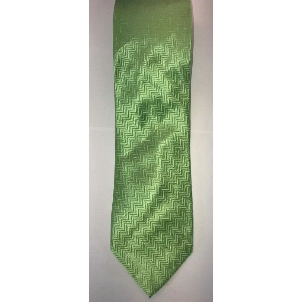 NOS The Tie Bar Green Zig Zag Pattern 100% Silk Neck Tie - 60